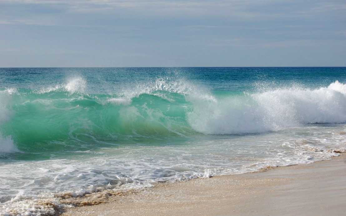 Enlarged view: Wave on a beach